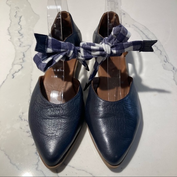 BUENO Sz 38 Leather Pointy Sandals with Gingham Bow in Navy - Picture 3 of 10